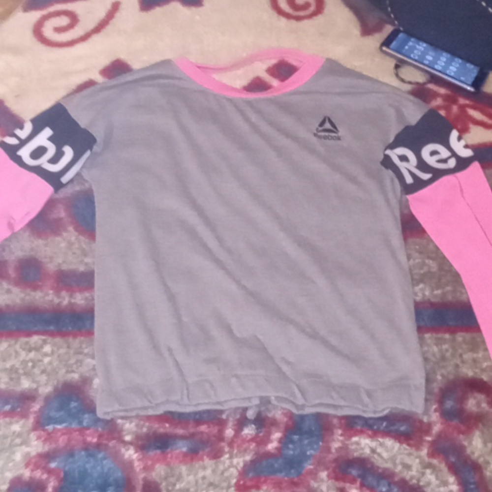 Reebok kids medium 8 -10 gray and pink long sleeve shirt